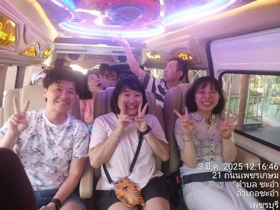 รถตู้เช่า